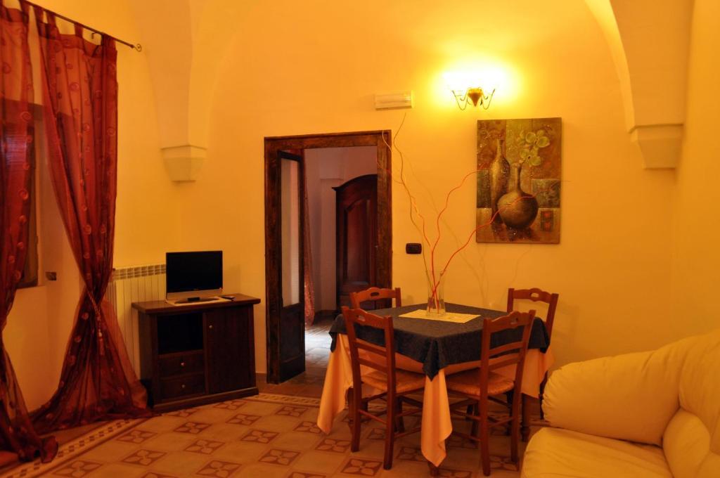 Al Borgo Antico Ristorante E B&B Crispiano Exterior photo